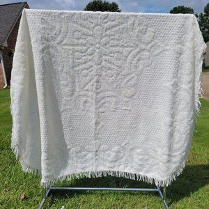 Vintage White Chenille Bedspread READ Cutter Craft Project 101x74 White Bedding
